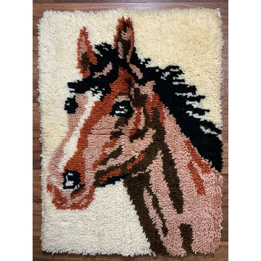 Vintage 1970s CHAMPION Horse Latch Hook Rug Wall Hanging 27" X 20"